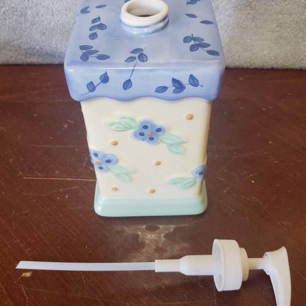 Pfaltzgraff Summer Breeze Soap Dispenser - Picture 3 of 6
